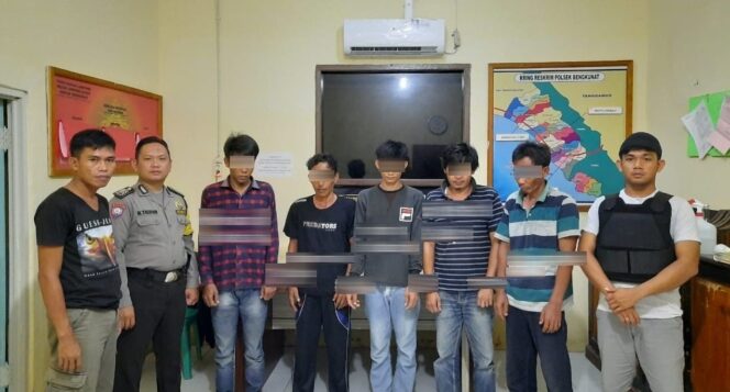 
					Patroli Dialogis, Polsek Bengkunat Amankan Warga yang Melakukan Perjudian