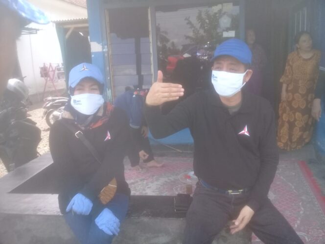 
					DPC Demokrat Banyuwangi Lakukan Penyemprotan Desinfektan Cegah Penyebaran Covid-19