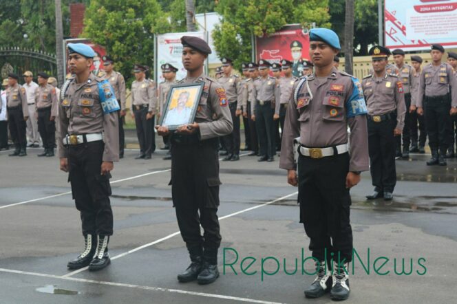 
					Satu Personil Polres Bojonegoro Di Pecat, Karena Edarkan Uang Palsu. Ini Pesan Kapolres