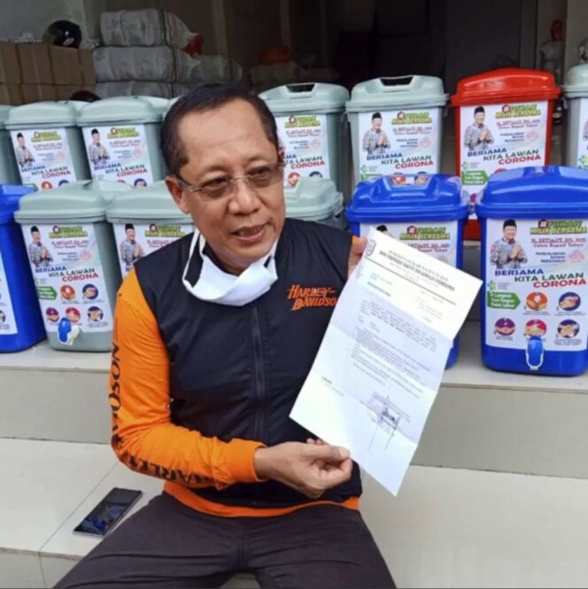 
					Setiajit Peduli. Bagikan 1000 Tempat Cuci Tangan dan 10000 Masker serta 10000 Botol Hand Sanitizer.