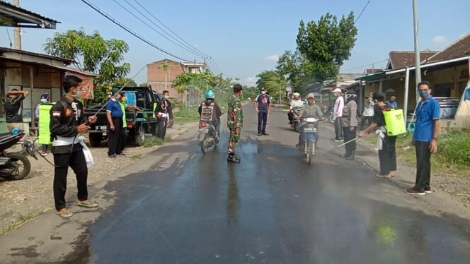 
					Razia Gabungan, TNI-Polri Mantup Terapkan Physical Distancing