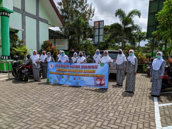 
					Bakti Sosial Ikatan Bidan Indonesia (IBI) Cabang Tuban Di Tengah Pandemi Covid-19.