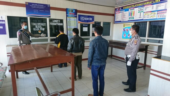 
					Sat Lantas Polres Lampung Barat Terapkan Social Distancing