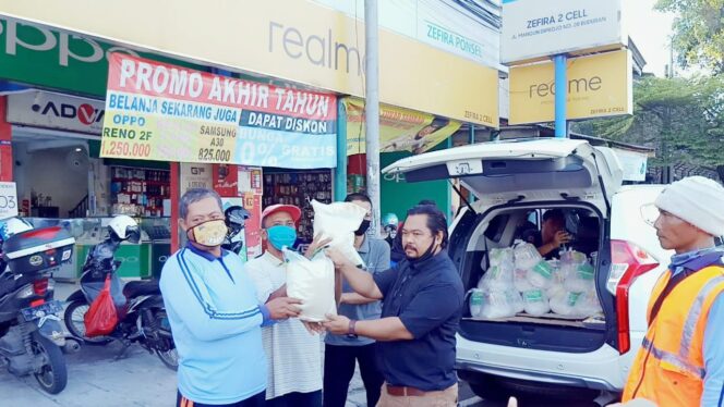 
					Sekjen SWI Berbagi 200 Sembako di Buduran Sidoarjo