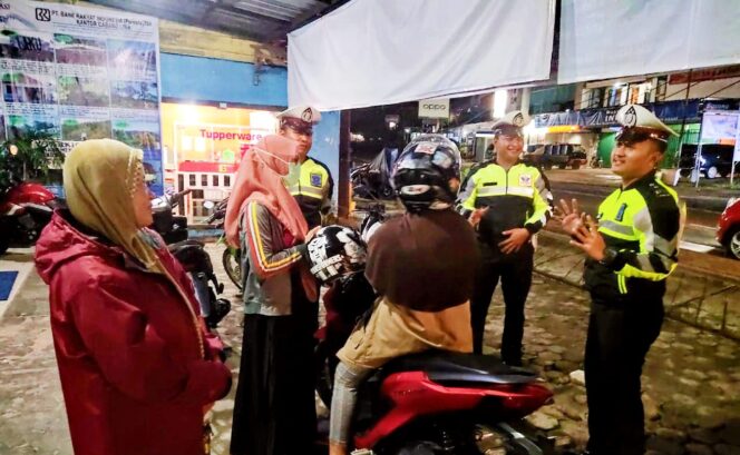 
					Polres Lampung Barat Menghimbau Agar Masyarakat Mematuhi Maklumat Kapolri dan Aturan Pemerintah