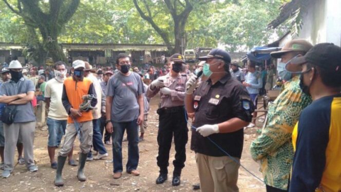 
					Pasar Hewan Di Tuban Ditutup Sementara.