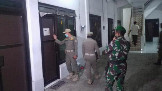 
					Pasangan Mesum Di Kost Jl.Teuku Umar Tuban Di Garuk Petugas Gabungan.
