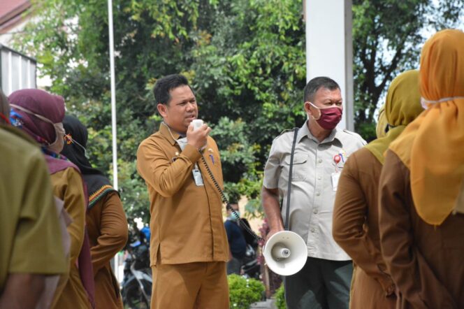 
					Aceh Timur : Dinkes bersama Tim Gugus Lakukan Tes Suhu Tubuh Kepada Semua ASN