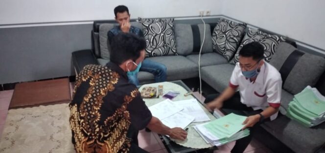 
					Pemdes Kare Madiun Bagikan 1322 Sertifikat Dari Program PTSL Tahun 2019
