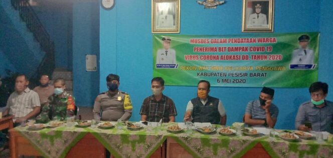
					Babinsa 422-03/Pesisir Tengah Hadiri Musdes Penetapan BLTDD