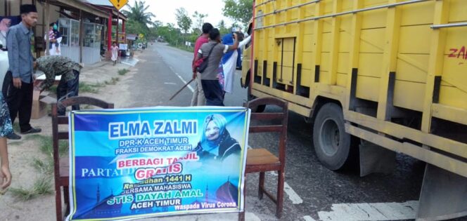 
					Anggota DPRK Aceh Timur “Elma Zalmi” Bersama Mahasiswa STIS Dayah Amal Berbagi Takjil