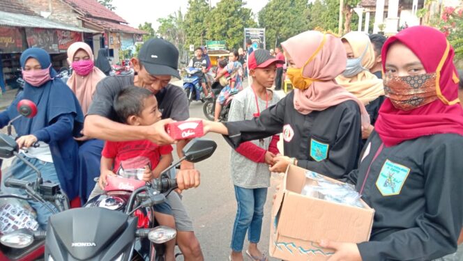 
					Keluarga Besar Persilatan Ki-Ageng Pandan Alas Ranting Kare Madiun Berbagi Takjil