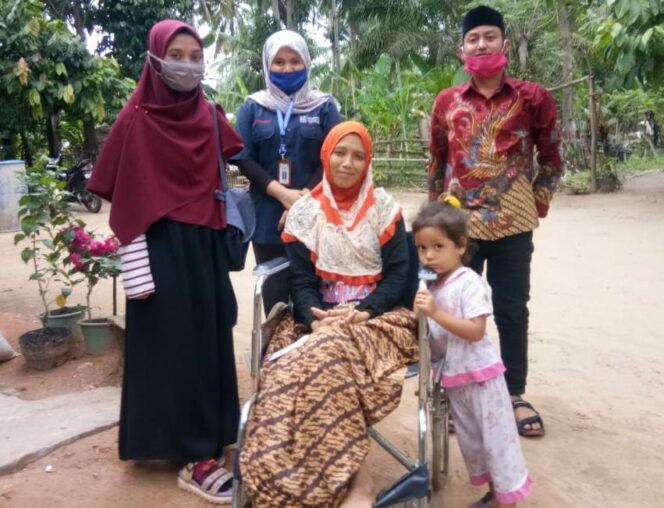 
					Kali ini Giliran “Nurfadilah – Wanita Lumpuh Pencetak Emping Blinjo” Terima Bantuan Dinsos Aceh Timur