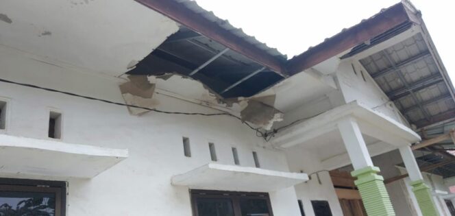 
					Jorok…Puskesmas di Peureulak Kota “Tai Kambing Berserakan” Gimana Masyarakat Bisa Sehat..?