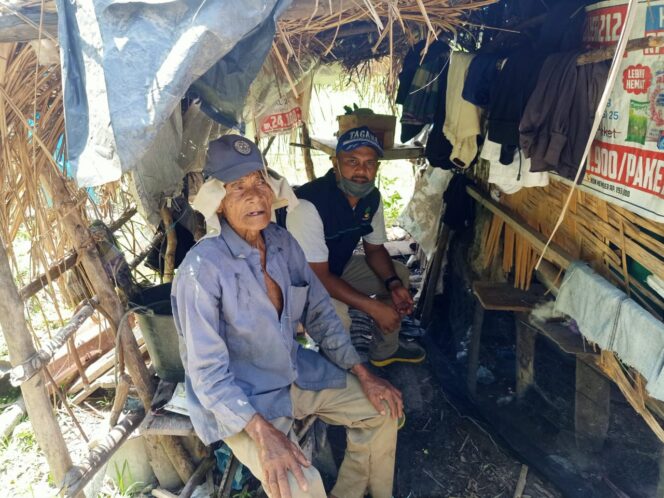 
					Sudarman Tinggal Dirumah Dari Daun Kelapa, Baitul Mal dan Dinsos Langsung Turun Lokasi