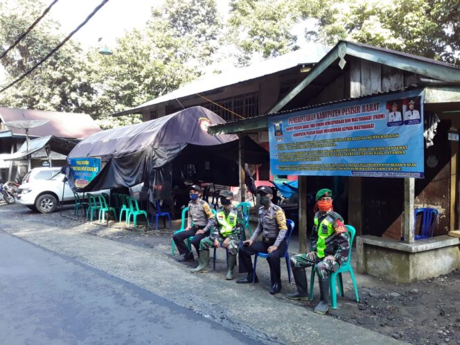 
					Personil Gabungan TNI-POLRI Bersinergi Siaga Pos Pemantauan Kesehatan