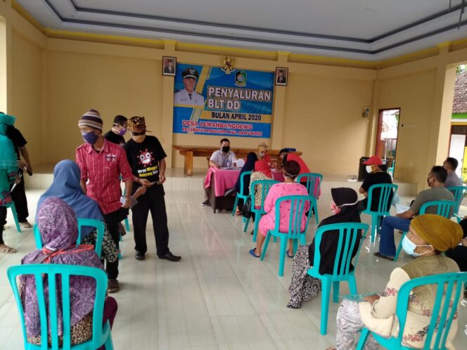 
					Pemerintah Desa Lemahbangdewo Rogojampi Salurkan BLT Dana Desa