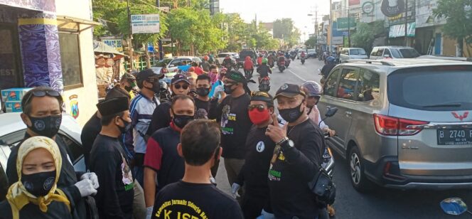 
					Giat Bakti Sosial dan Berbagi Takjil Oleh Komunitas Jurnalis Sidoarjo Barat Bersama Babinsa Krian