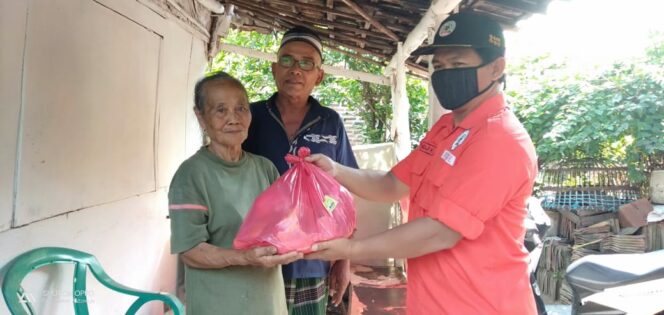 
					Relawan Semar Sambangi Mbah Ngarsani dan Berikan Bantuan Sembako