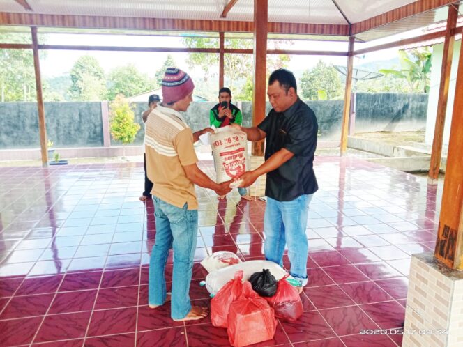 
					Pratin Pekon Sidodadi Berikan Bantuan Korban Kebakaran