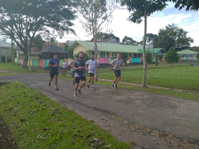
					Menjaga Stamina dan Imun, Seluruh Anggota Kodim 0422/Lambar Melakanakan Bindik Pagi