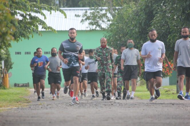 
					Jaga Kebugaran Tubuh, Anggota Makodim 0422/LB Lari Aerobik