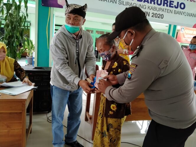 
					PEMERINTAH DESA BARUREJO SALURKAN BLT DD USAI LEBARAN