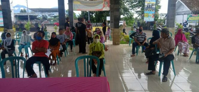 
					152 KK DESA LEMAHBANGDEWO TERIMA BLT-DD TAHAP II