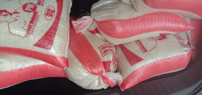 
					Bantuan Sembako di Desa Pakar Agung Carut Marut