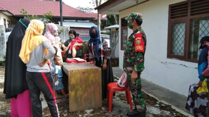 
					Babinsa Koramil 422-04/Balik Bukit Melaksanakan Pendampingan Kegiatan Posyandu