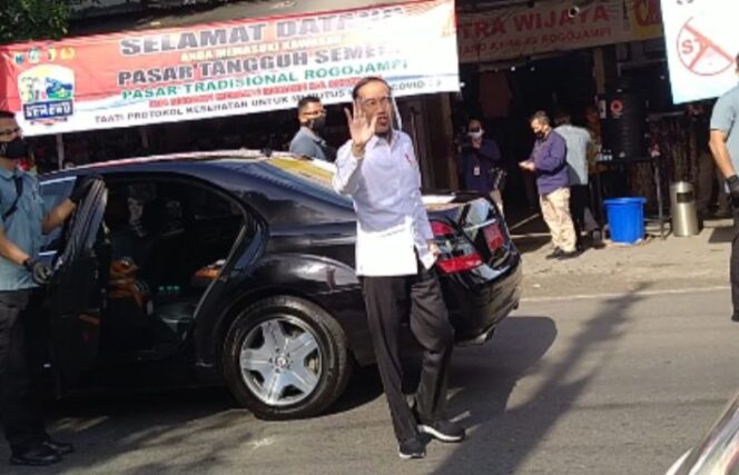 
					PRESIDEN RI KUNJUNGI PASAR PELAYANAN PUBLIK DI BANYUWANGI