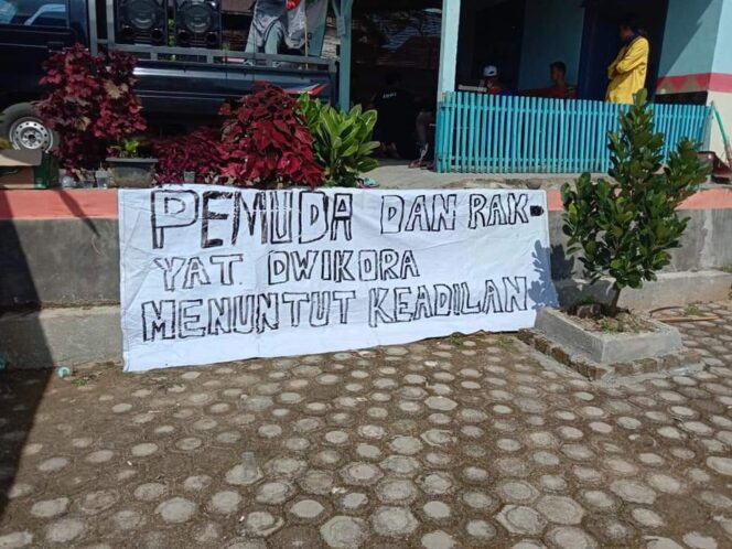 
					Pemuda dan Masyarakat Menuntut Kades Dwikora Mundur Dari Jabatannya