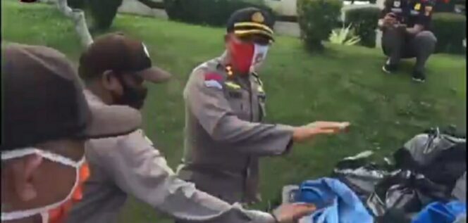 
					Polres Lampung Utara Bagikan 1000 Paket Sembako ke Masyarakat di Hari Bhayangkara ke 74