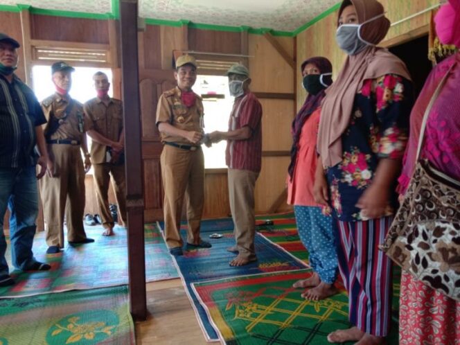 
					Secara Simbolis “Desa Pajar Agung Belalau Lampung Barat” Salurkan BLT Tahap 3