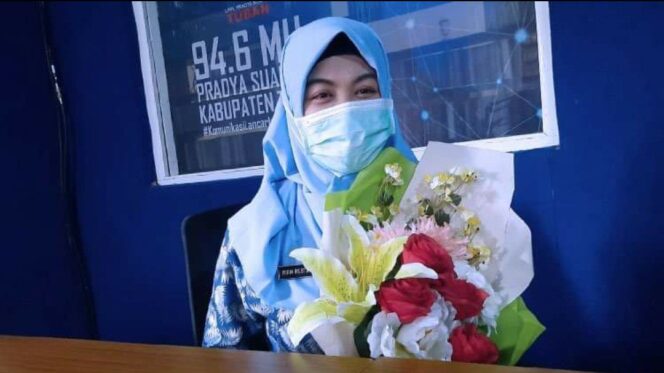 
					Cerita Ririn Restuningati. Pasien Covid-19 Yang Pertama Dinyatakan 100 Persen Sembuh.