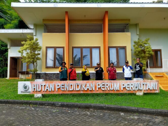 
					Ketua TP PKK dan Camat Kare “Gandeng Kelompok Tani Hutan” Kembangkan Budidaya Tales Serta Potensi Wisata Desa