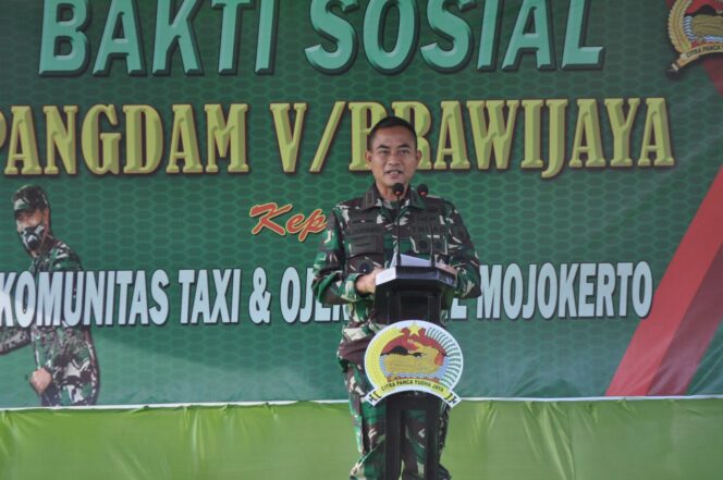 
					Danrem 082 CPYJ Salurkan Bantuan Sembako ke para Pengemudi Ojek Online