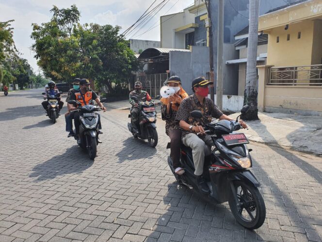 
					Tiga Pilar Keliling Kampung Babat Jerawat