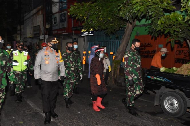 
					Bareng Forkopimda, Brigjen TNI Herman Tinjau Pasar Keputran