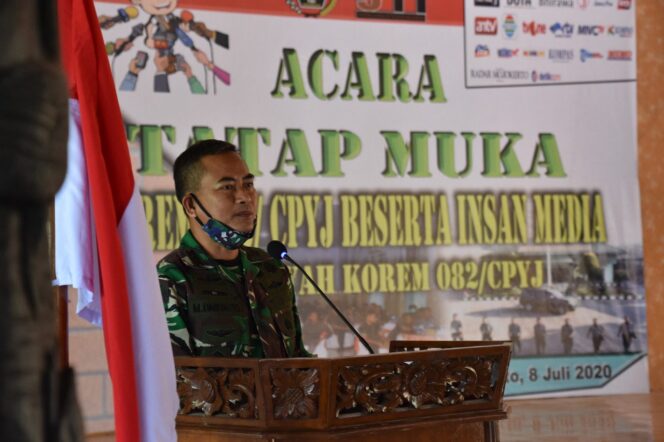 
					Bentuk Opini Positif, Danrem 082/CPYJ Kumpulkan Media