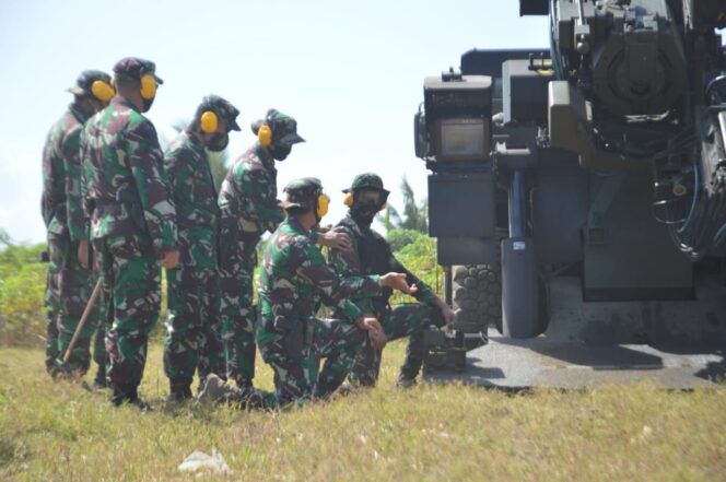 
					Tinjau Latihan Menembak Senjata Berat, Kasdivif 2 Kostrad Terpukau Mendengar Nyanyian Caesar