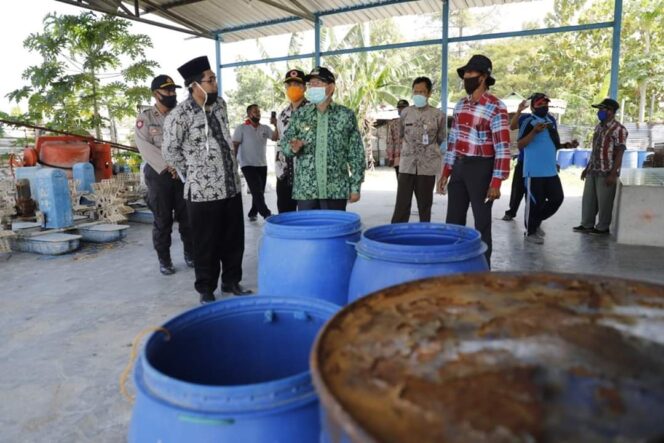 
					Yang Belum Memiliki Izin , Tambak Udang Di Cepokorejo Akan Di Tutup.