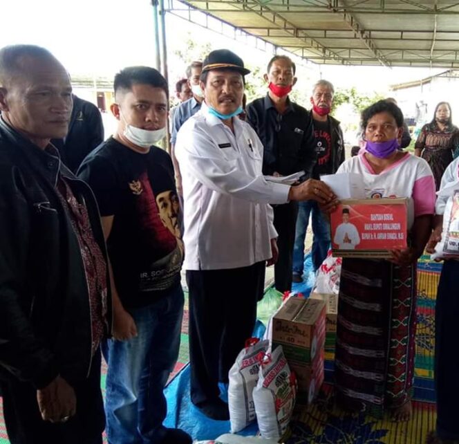 
					Wakil Bupati Simalungun Bantu Korban Kebakaran