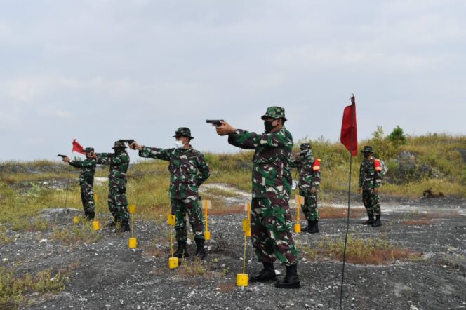 
					Kodim 0811 Tuban Tetap Gelar Latihan Menembak Guna Asah Kemampuan Prajuritnya , Tetap Terapkan Protokol Kesehatan.