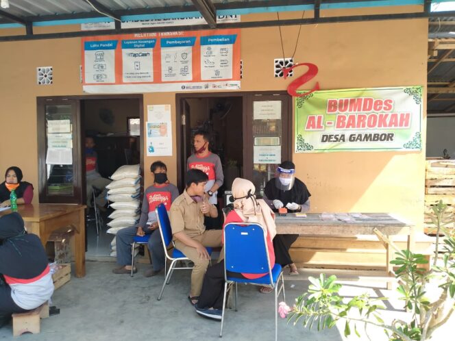 
					BUMDES AL – BAROKAH DESA GAMBOR KEMBALI BAGIKAN SEMBAKO BPNT DAN PKH