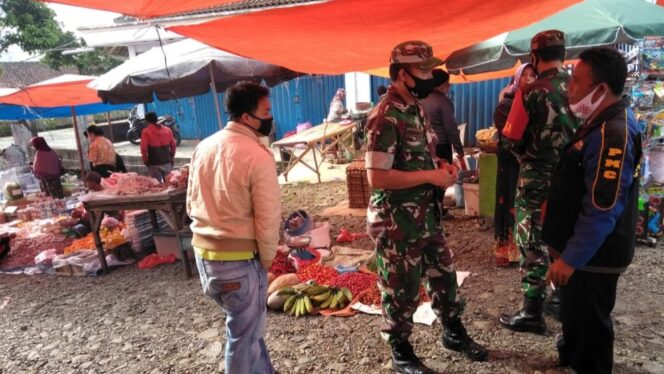 
					Patroli Penegakan Disiplin Protokol Kesehatan Oleh Babinsa Koramil 0422/05 Belalau