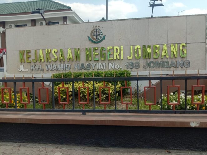 
					Oknum Juru Sita Kejari Jombang Lontarkan Makian “WARTAWAN GATEL” Pada Jurnalis Yang Lagi Konfirmasi