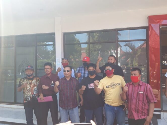 
					Relawan Pemenangan Santoso Gruduk Polresta Blitar