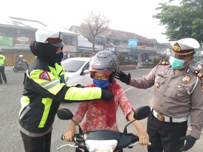 
					Hari kedelapan operasi Patuh Krakatau 2020 Satlantas Polres Lampung Barat