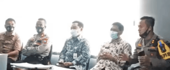 
					Kapolres Tuban, Kadinkes dan Direktur RSUD Dr.R.Koesma Laksanakan Rakor Strategi Penanganan Covid-19.